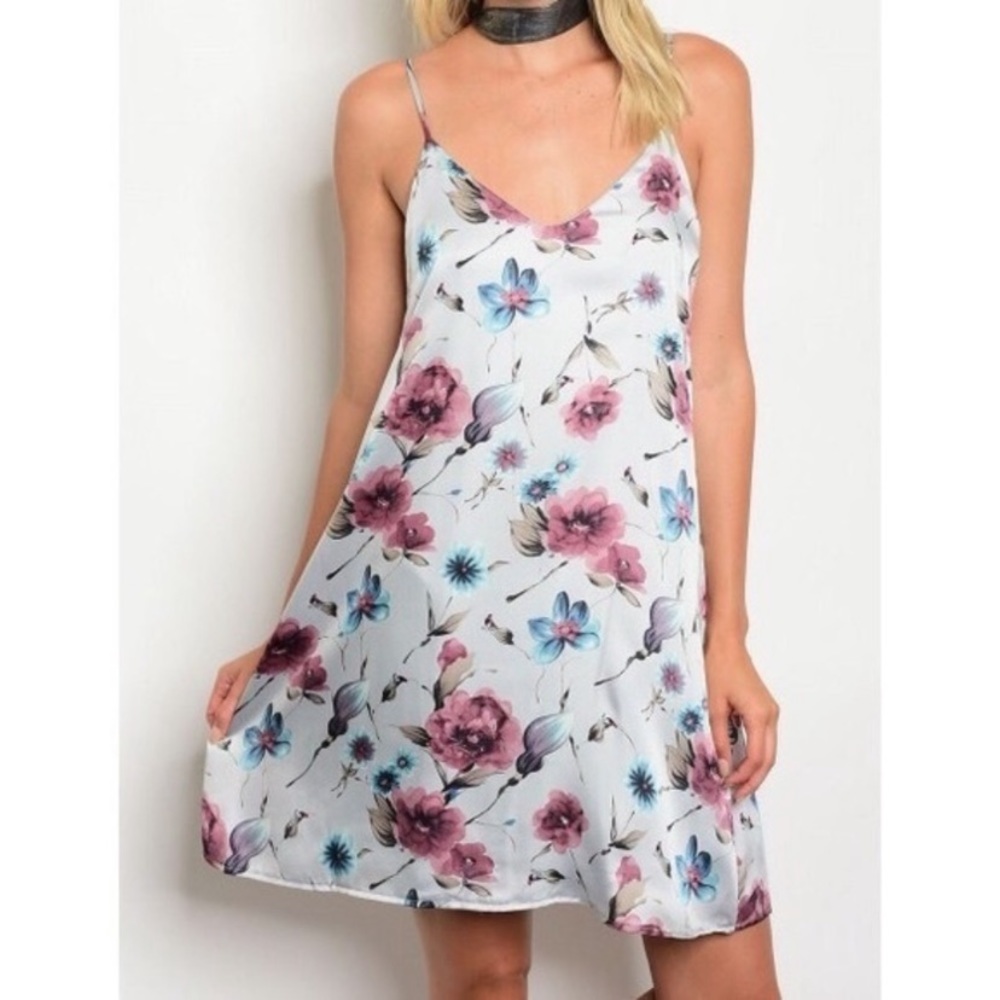 Light gray and blue floral V neck satin dress pockets Large L